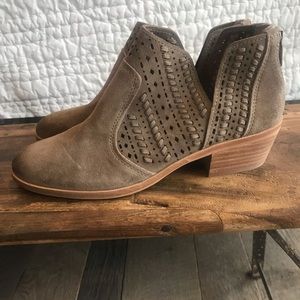 Booties Vincent camuto size 8.5